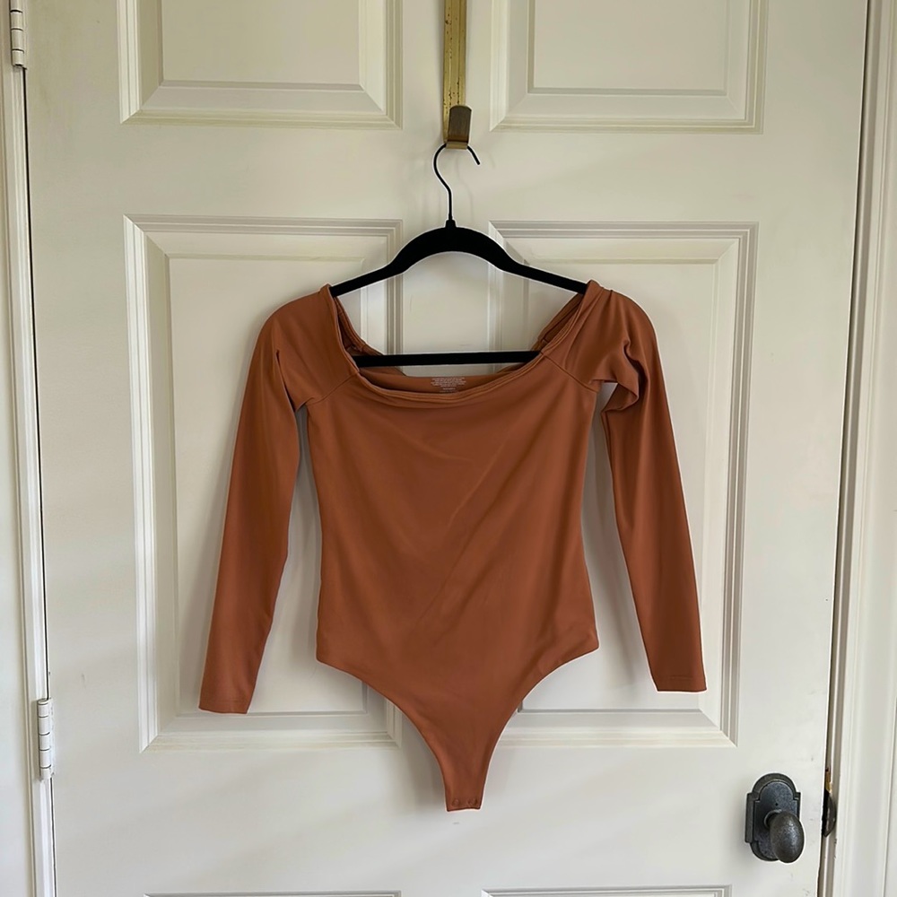 Nuuds off shoulder bodysuit. size x small.